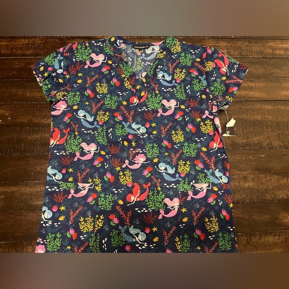 Cassandra O Set of 2 Nurse Scrub Tops M New - Picture 5 of 7